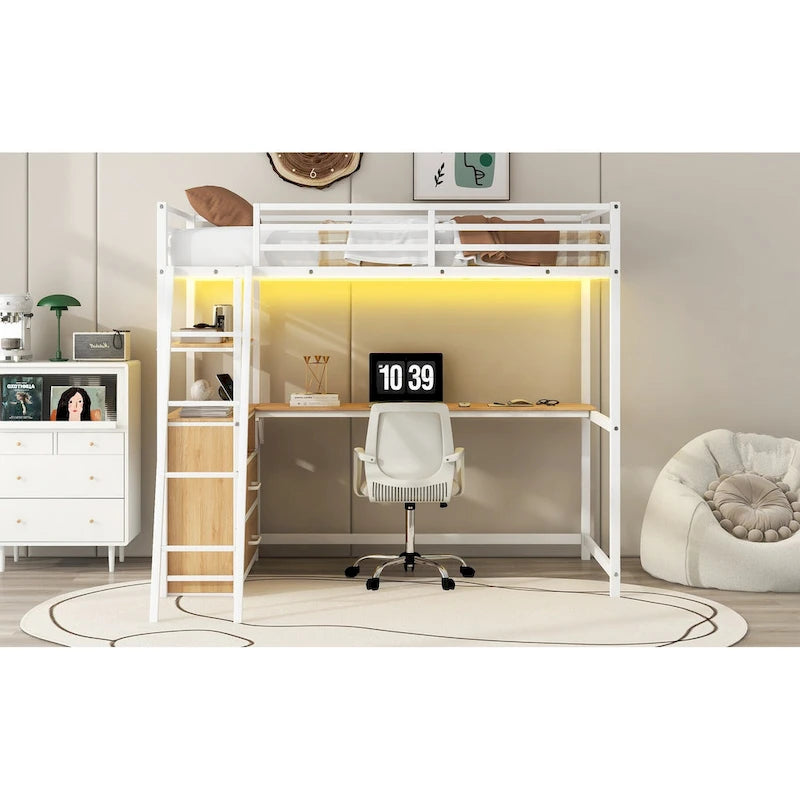 Letto a soppalco singolo in metallo e legno con scrivania e mensole, due cassetti integrati, luci LED e stazione di ricarica USB