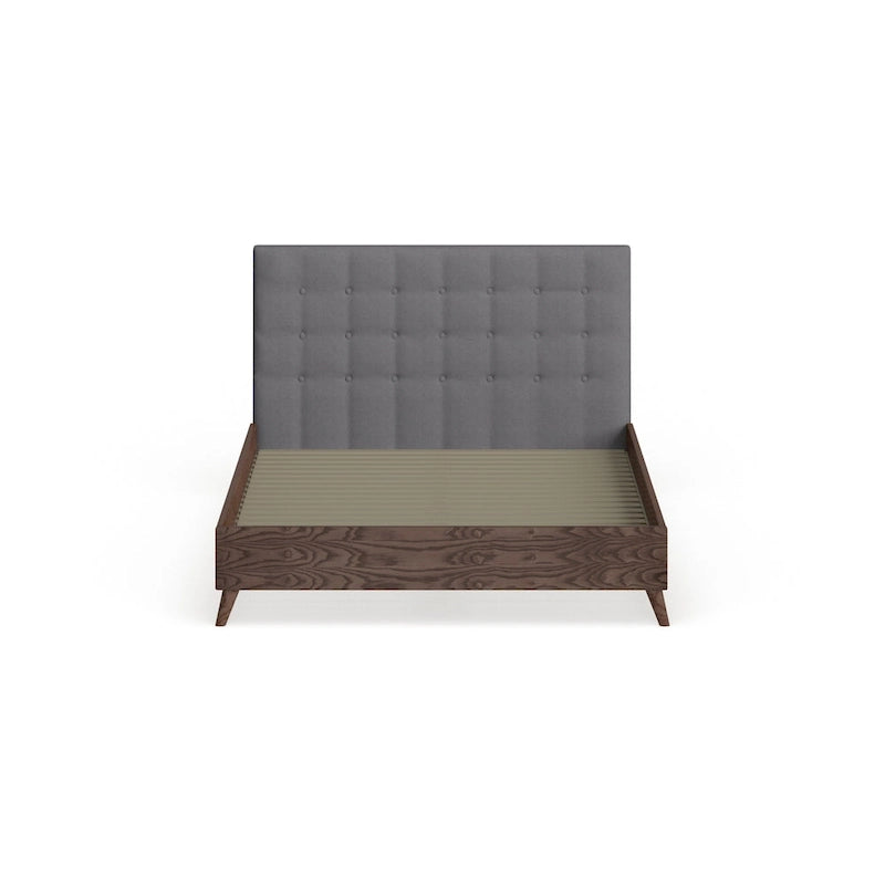 Letto a piattaforma Harjavalta in legno di noce con rivestimento grigio, stile Mid-century