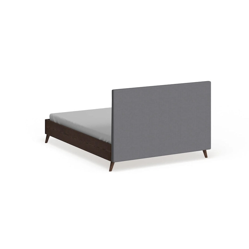 Letto a piattaforma Harjavalta in legno di noce con rivestimento grigio, stile Mid-century
