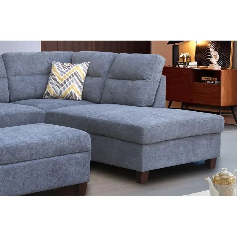 Divano sezionale in tessuto Diego 103.5 con chaise longue a destra, pouf contenitore e 2 cuscini decorativi